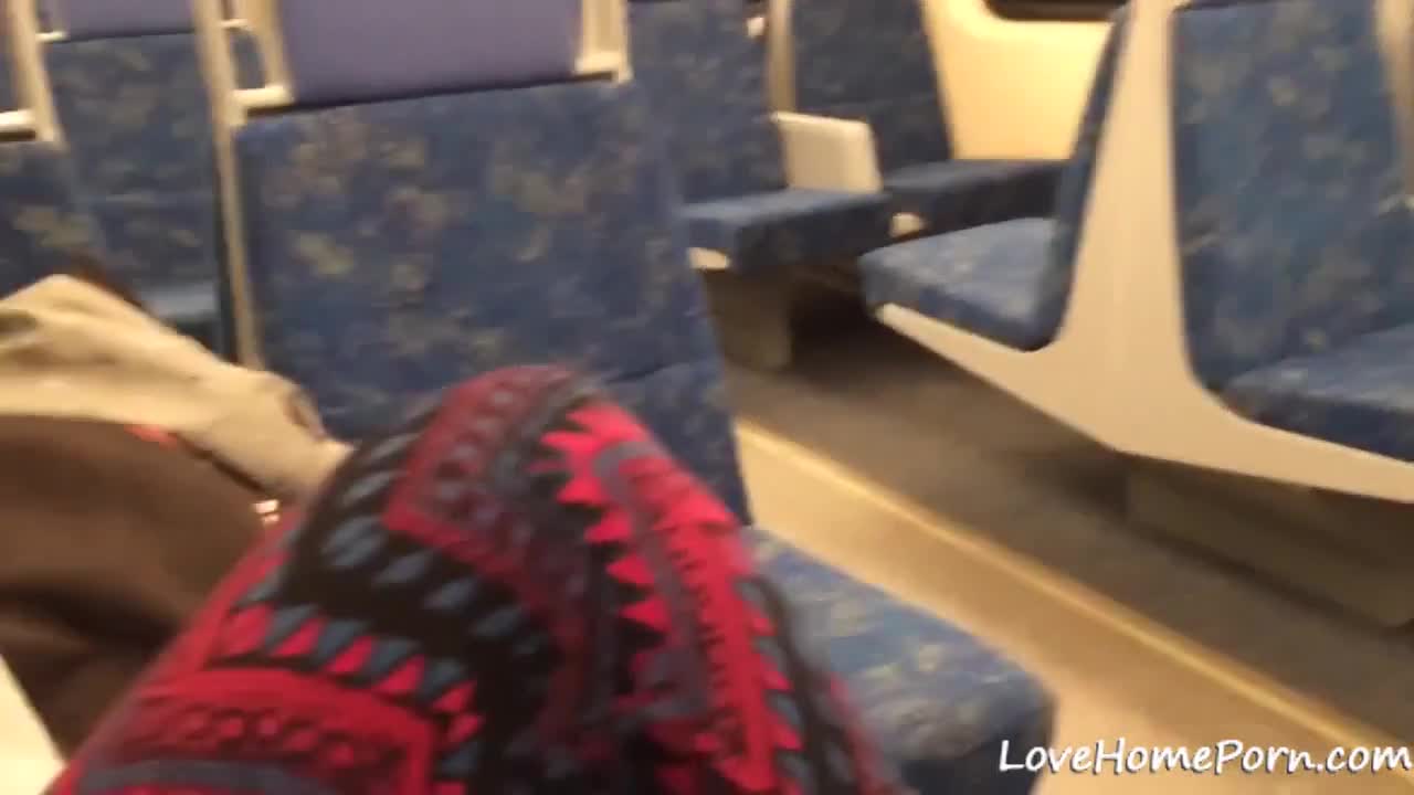 Elle suce son mec dans le RER - SEXTAPES