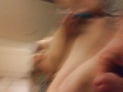 se regarder jouer avec nous-mêmes jusqu'à ce qu'on jouisse.