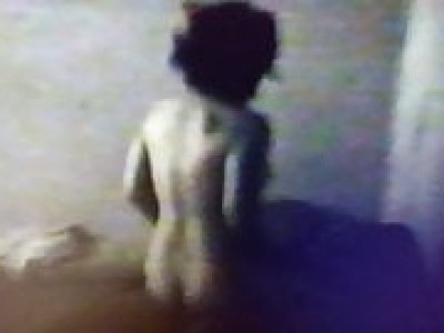 Une caméra cachée filme une femme coquine au fil des ans...partie 2