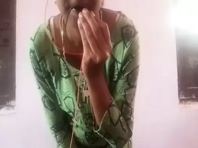 Femme tamoule déshabillée : Vidéo porno HD indienne gratuite 72 -