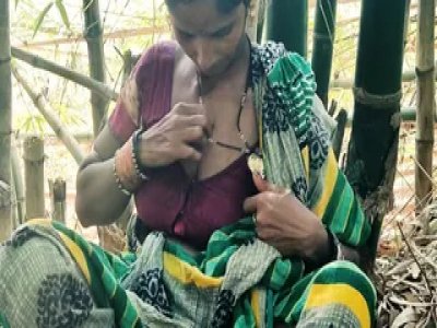 Indien Desi Village Bhabhi Sexe en plein air dans la forêt : Porn 50