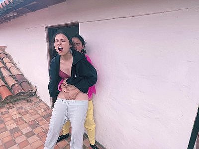 Je fais l'amour avec mon ex petite amie, elle s'est offerte à moi